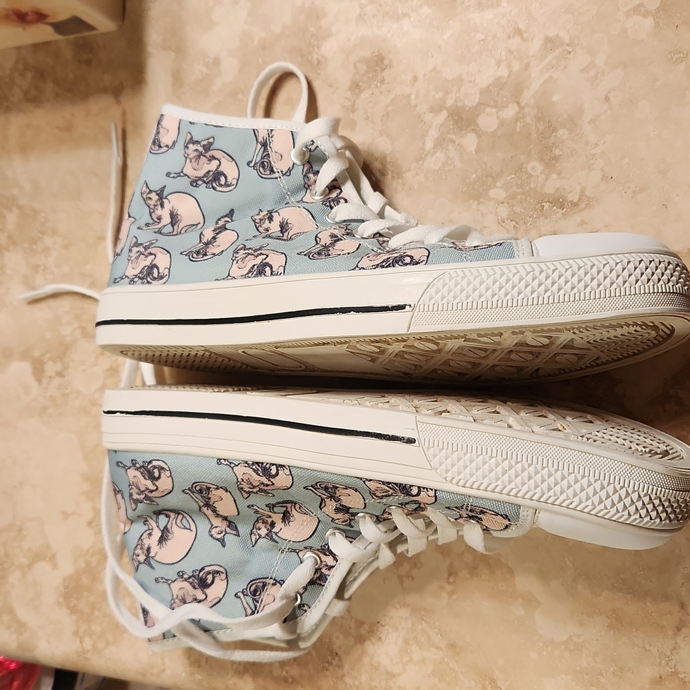 Converse - Picture 3 of 7